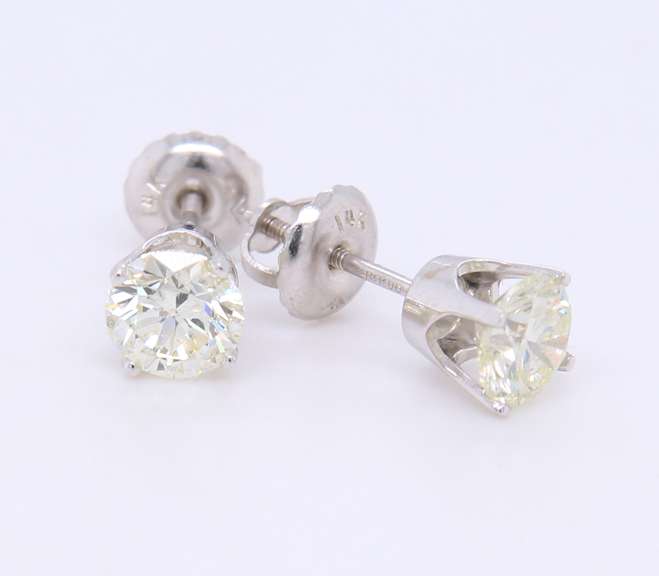 Elegant White Gold 1ctw Round Brilliant Cut Diamond Stud Earrings