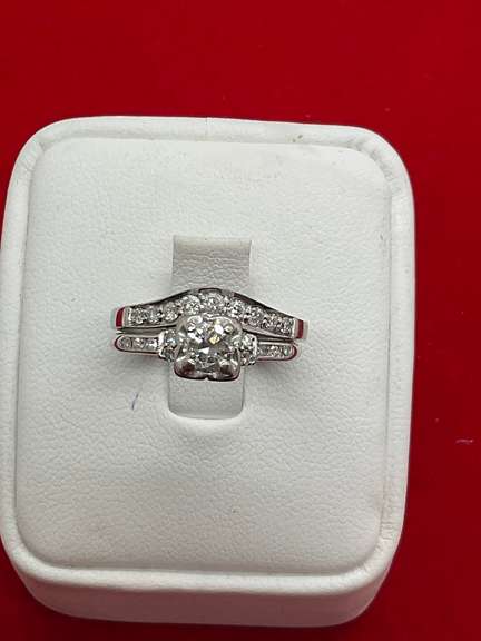 18K WHITE GOLD LADIES DIAMOND WEDDING SET