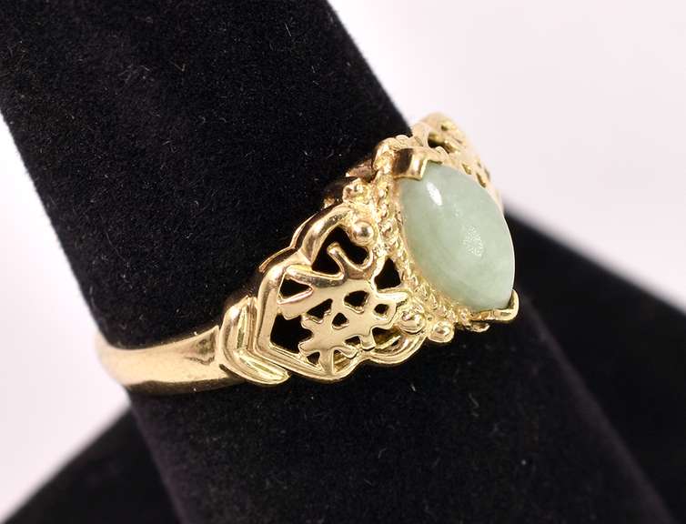 Ornate Green Stone Ring in Yellow Gold