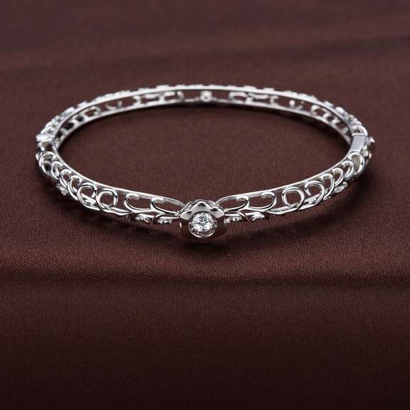 Vintage looking dancing stone Bangle