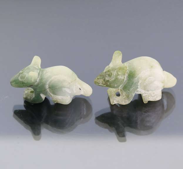 Really cool 99.72ct Jade mouse pair
