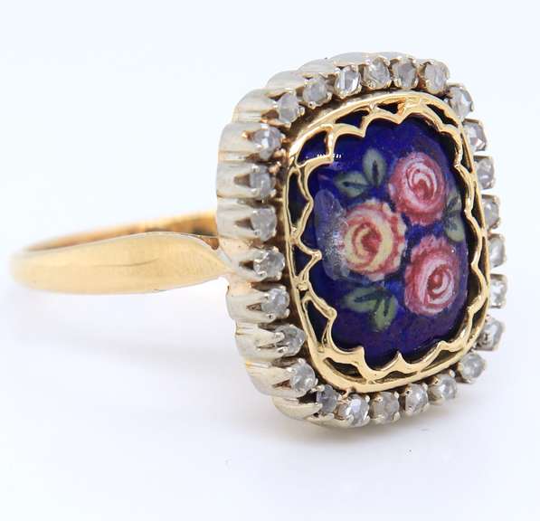 Attractive 18kt Yellow Gold Diamond Rose Cut and Painted Flower Ring