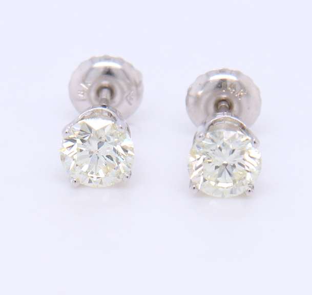 Elegant White Gold 1ctw Round Brilliant Cut Diamond Stud Earrings