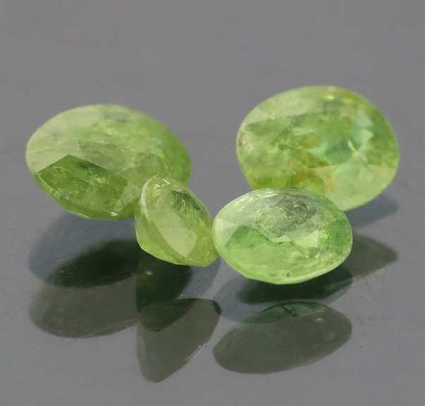 Mixed parcel! 3.13ct untreated Demantoid Garnet set