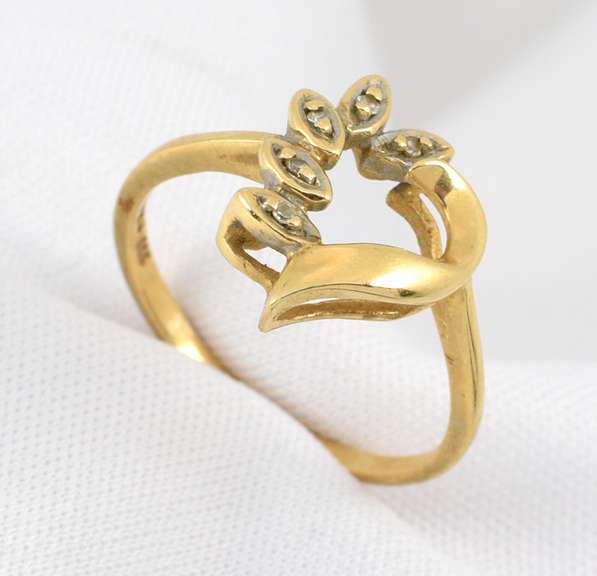 Delicate Diamond Heart Ring