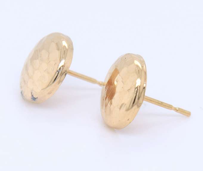 Nice Yellow Gold Bottom Stud Earrings