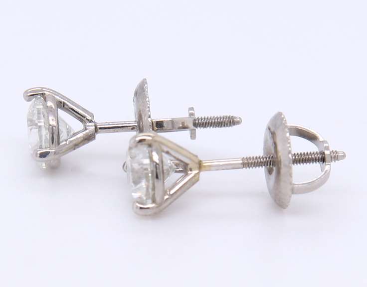 Elegant White Gold Round Brilliant Cut Diamond Stud Earrings