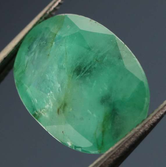 Glowing green! 3.70ct Colombian Emerald