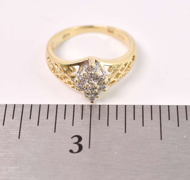 Dainty Diamond Cluster Ring in 14K Yellow Gold