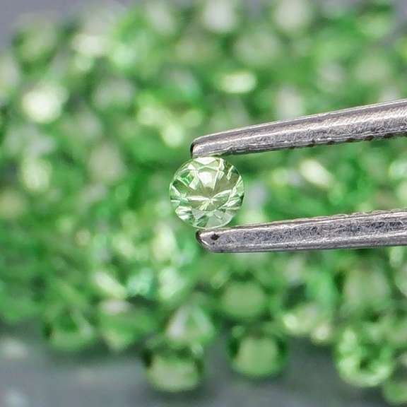 Very rare 2.84ct untreated apple green Tsavorite set