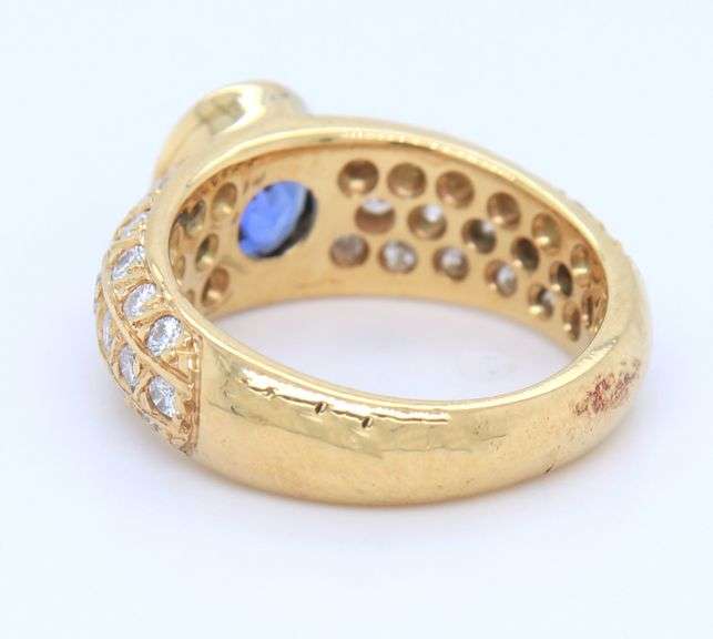 Powerful Yellow Gold oval Sapphire with Diamond Ring