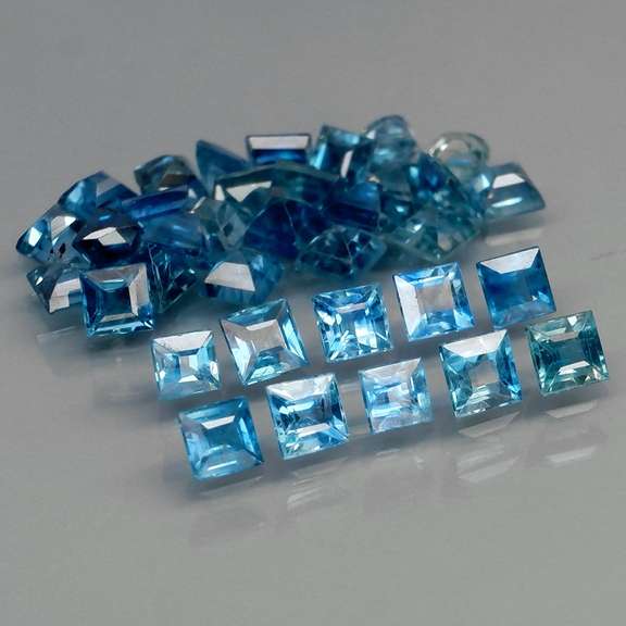 Multi-hue 3.46ct blue Sapphire set