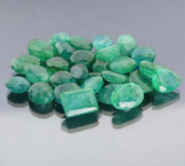 Heavy 236ct collection of Emeralds