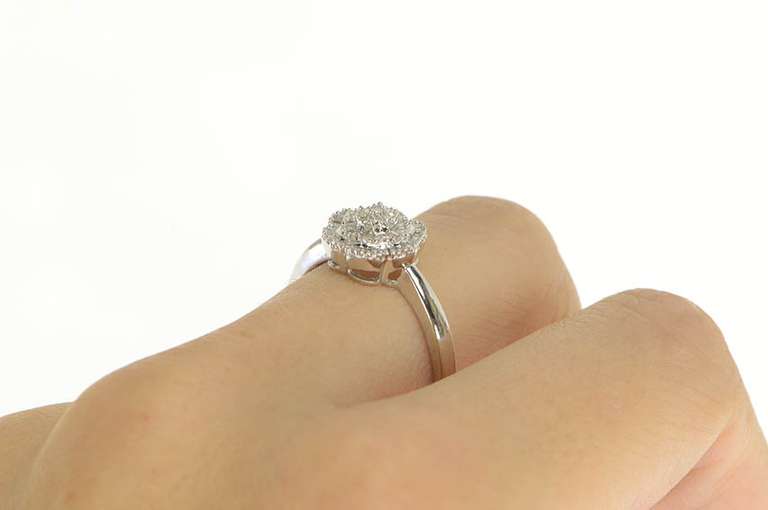 10K White Gold 0.25 Ctw Diamond Cluster Promise Engagement Ring
