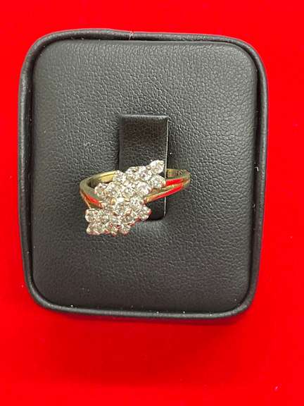 LADIES 14K YELLOW GOLD AND DIAMOND CLUSTER RING