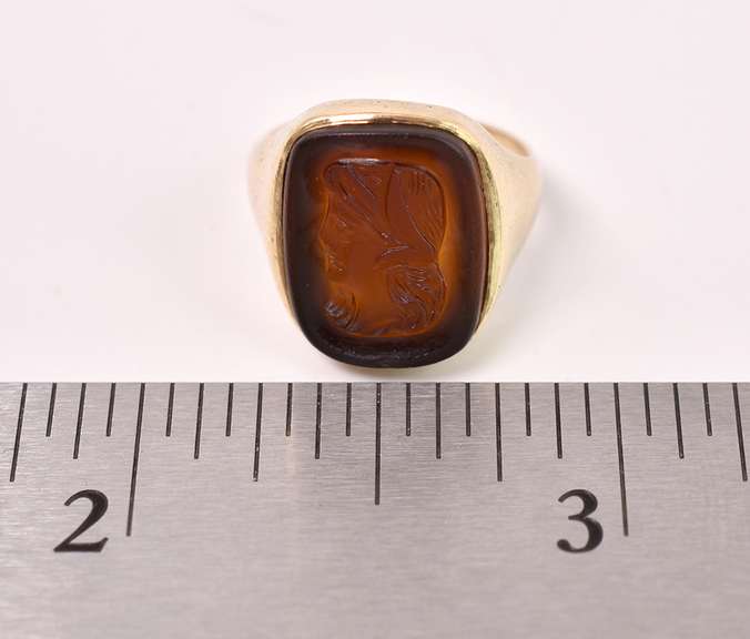 Dainty Cameo Ring in Yellow Gold