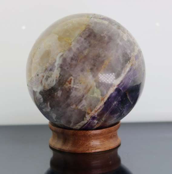 Outstanding 1,489ct untreated Amethyst sphere