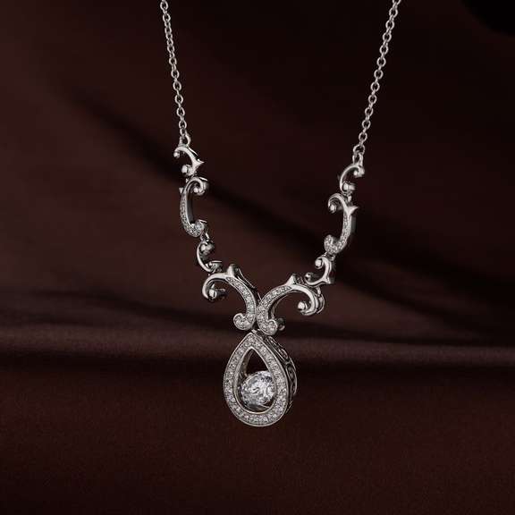 Elegant Queen style Dancing stone Necklace