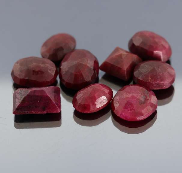 Amazing color! 99.82ct collection of Rubies