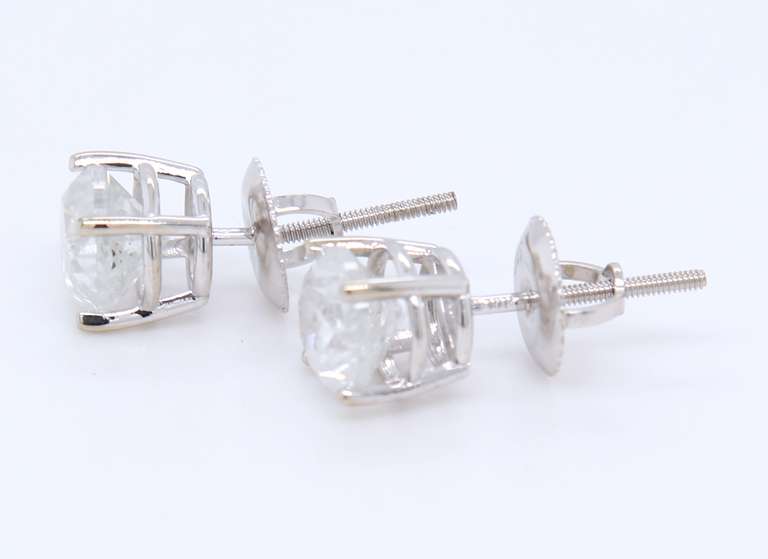 Elegant White Gold 1.50ctw Diamond Stud Earrings