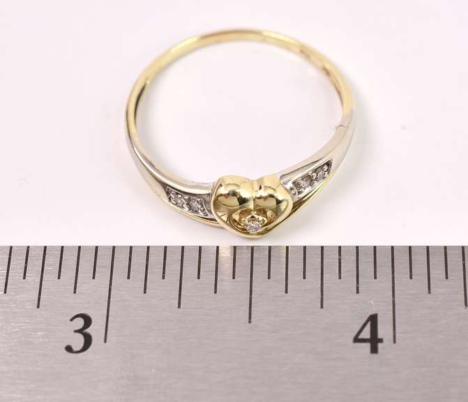 Wonderful Heart Diamond Ring in Yellow Gold