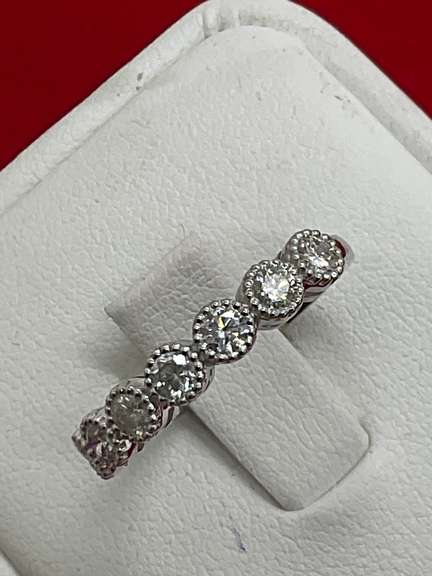 CERTIFIED LADIES 14K WHITE GOLD AND DIAMOND BAND