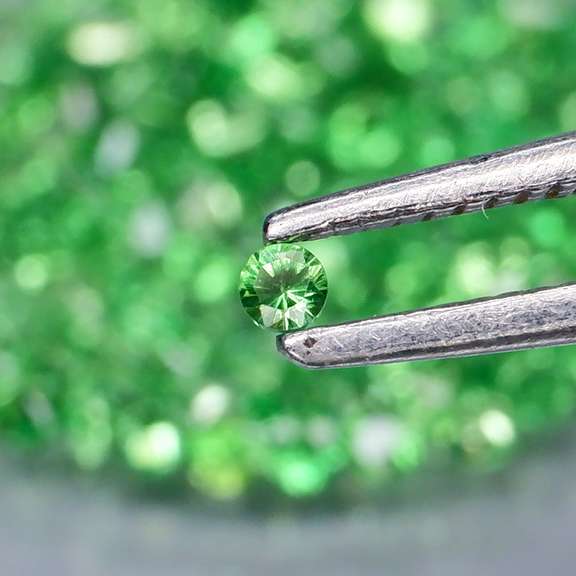 Chrome green! 2.14ct untreated Tsavorite set