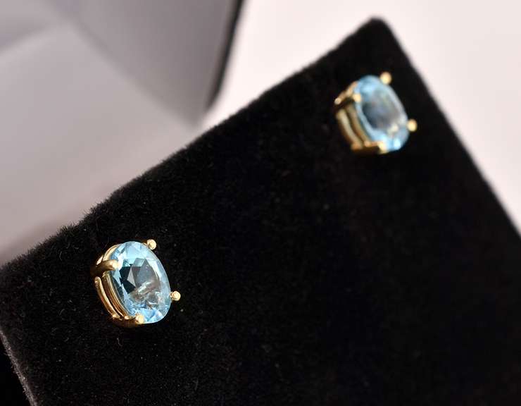 Amazing Topaz Stud Earrings in 14K Yellow Gold