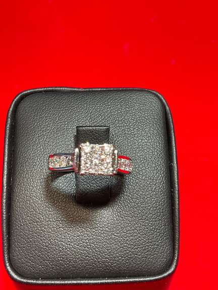CERTIFIED LADIES 14K WHITE GOLD AND DIAMOND RING