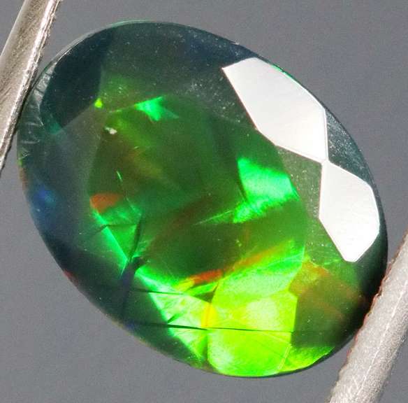 Fantastic multi pattern flashing 2.18ct Welo black Opal