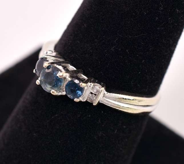 Stunning Three Stone Sapphire Ring in White Gold