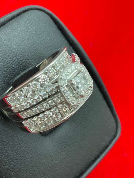 CERTIFIED 14K WHITE GOLD AND DIAMOND WEDDING SET