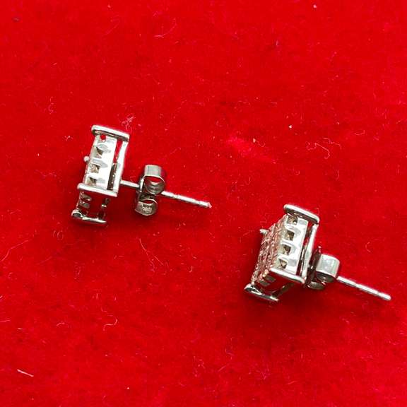 14K WHITE GOLD AND DIAMOND STUD EARRINGS