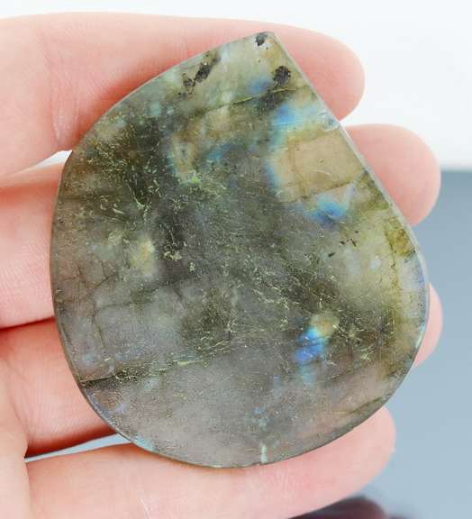 Flashing! 204.50ct Labradorite cabochon