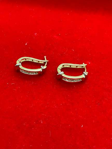 BRAND NEW 14K YELLOW GOLD AND DIAMOND EARRINGS.
