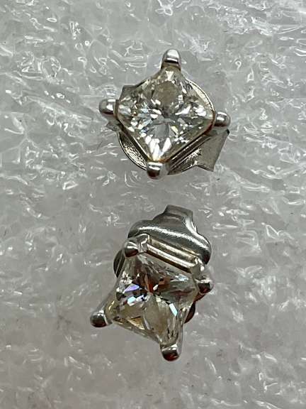 14K WHITE GOLD DIAMOND STUDS