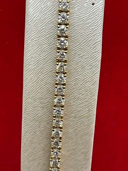 CERTIFIED 18K GOLD AND DIAMOND TENNIS BRACELET