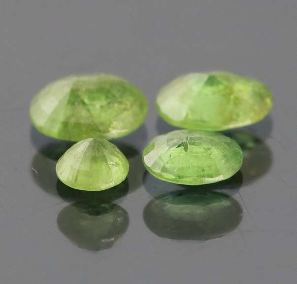 Mixed parcel! 3.13ct untreated Demantoid Garnet set
