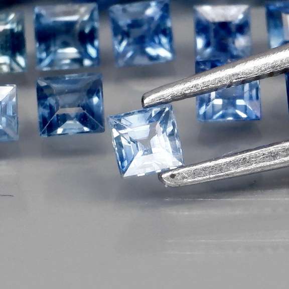 Heated only 3.29ct blue Sapphire set with multiple hues