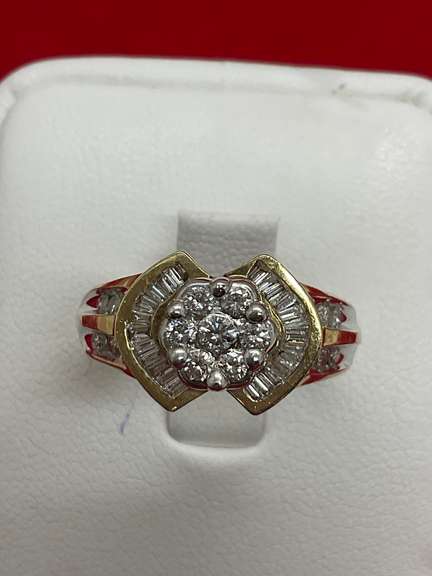 CERTIFIED LADIES 14K GOLD AND DIAMOND RING