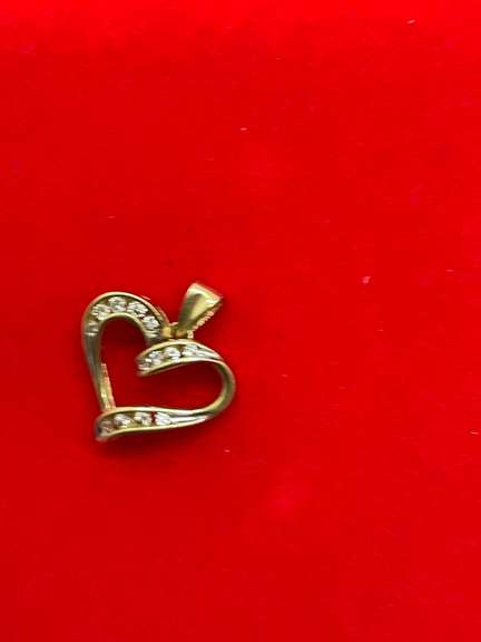 YELLOW GOLD AND DIAMOND HEART PENDANT