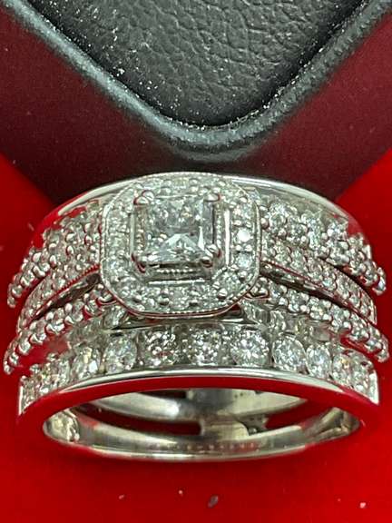 CERTIFIED 14K WHITE GOLD AND DIAMOND WEDDING SET