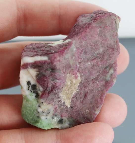 Really cool 388.50ct Ruby in Zoisite