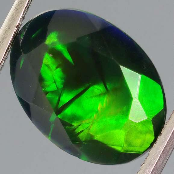 Fantastic multi pattern flashing 2.18ct Welo black Opal