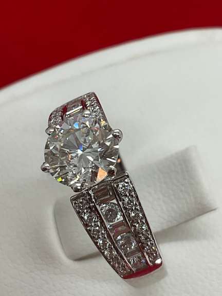 CERTIFIED LADEIS 14K WHITE GOLD AND DIAMOND ENAGEMENBT RING