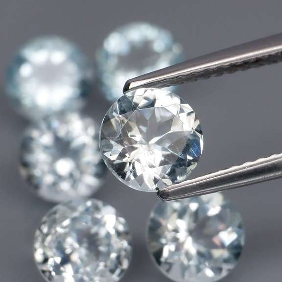 Large 4.38ct platinum blue round cut Aquamarine set