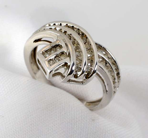 Nicely Styled WG Diamond Ring