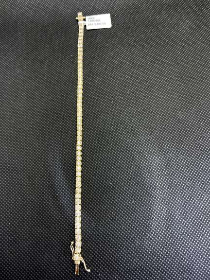 DAINTY ELEGANT 10K GOLD DIAMOND TENNIS BRACELET