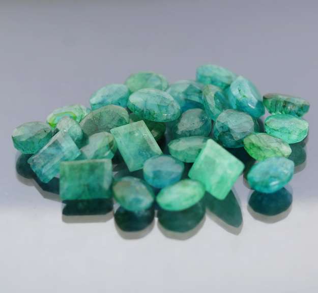 Heavy 228ct collection of Emeralds