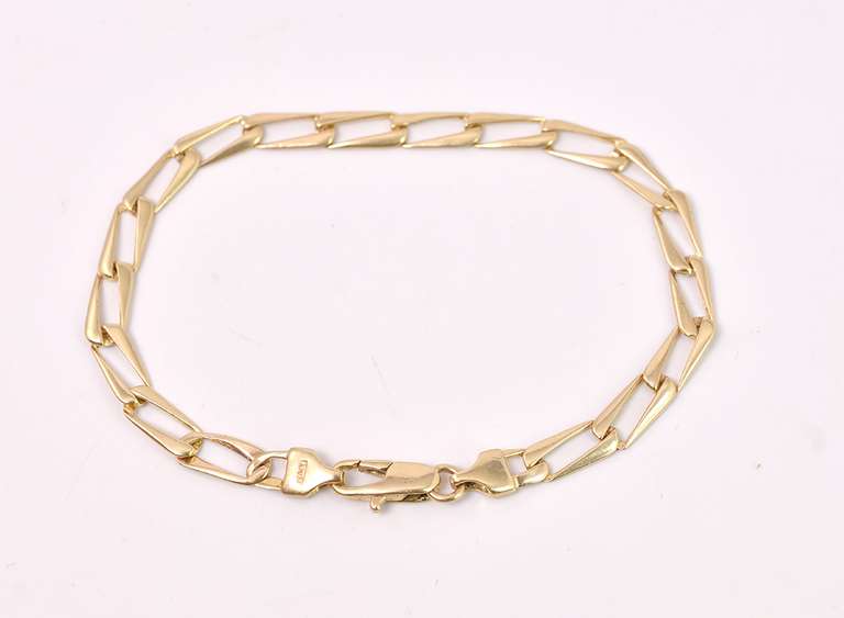 Distinct Curb Link Bracelet in 14K Yellow Gold